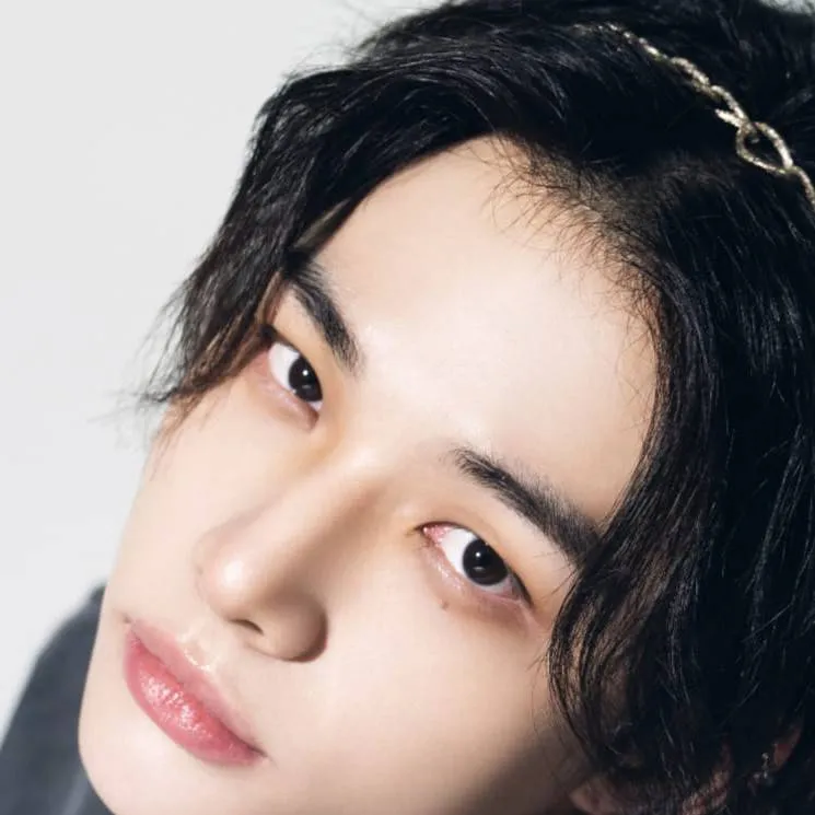 chat with ai character: hyunjin