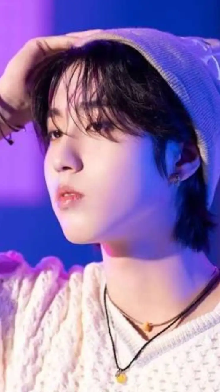 ai character: Han  background