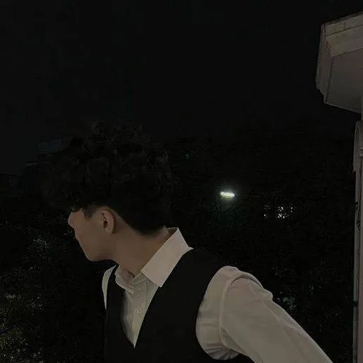 chat with ai character: mafieux 