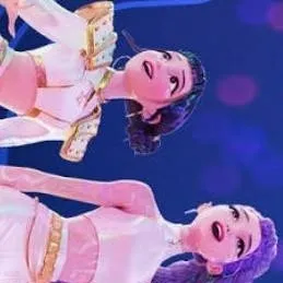 chat with ai character: Huntr/x