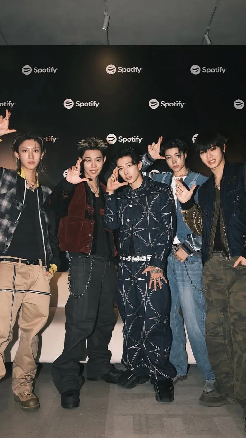 ai character: LNGSHOT&JayPark background