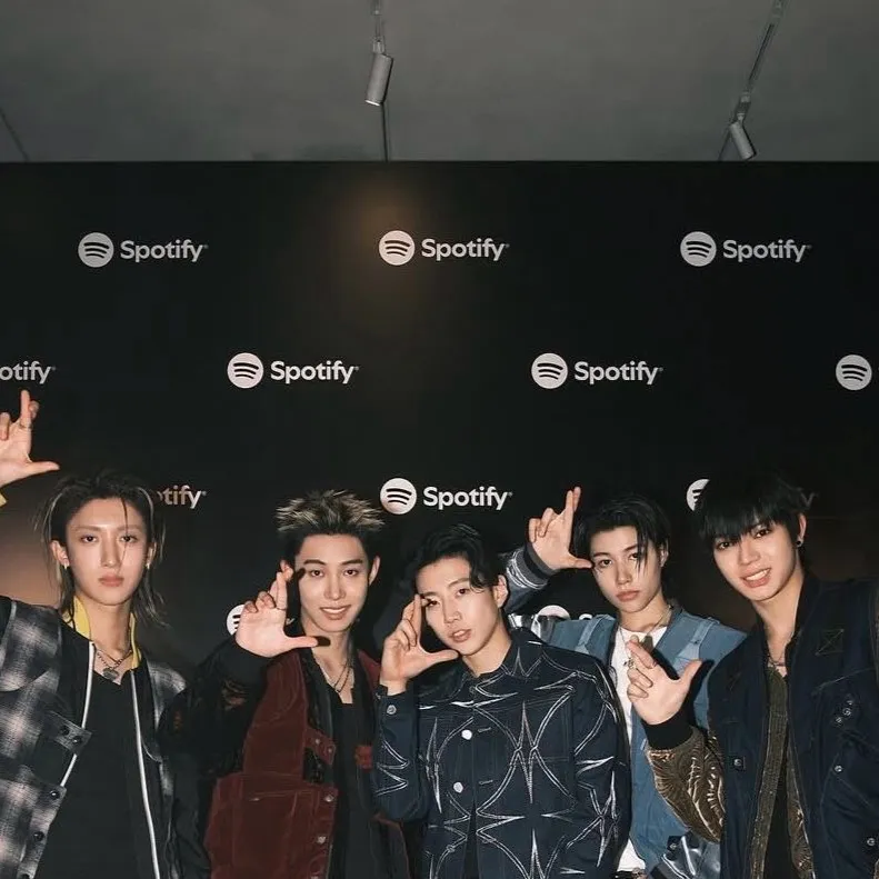 chat with ai character: LNGSHOT&JayPark