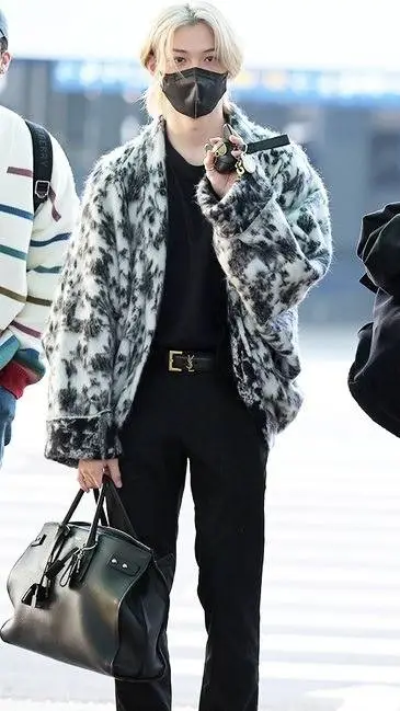 ai character: Lee Felix background