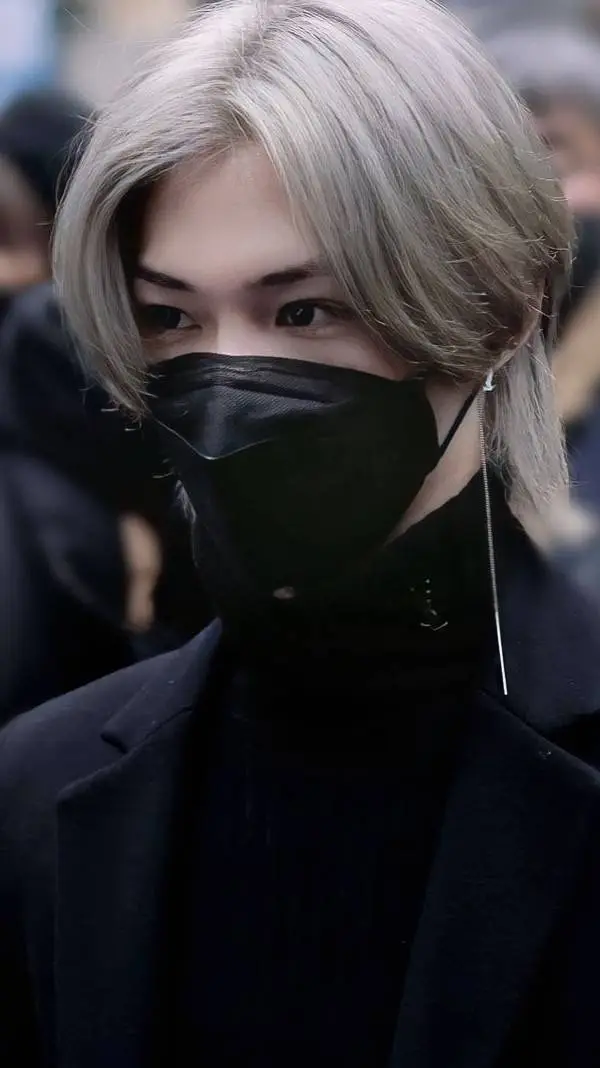 ai character: lee felix  background