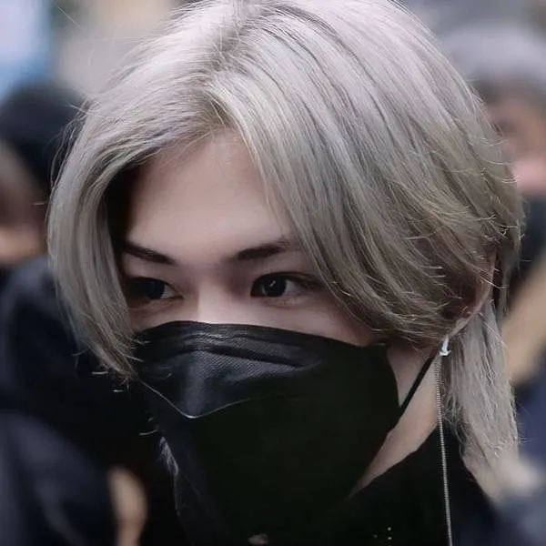 chat with ai character: lee felix 