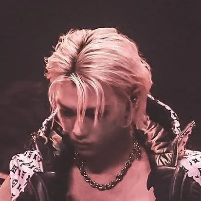 chat with ai character: Lee felix