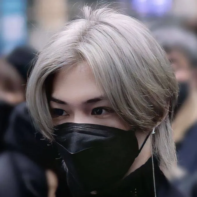 chat with ai character: Felix 