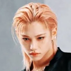 chat with ai character: Felix