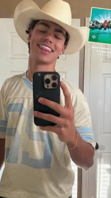 Talkie AI - Chat with Malachi😍