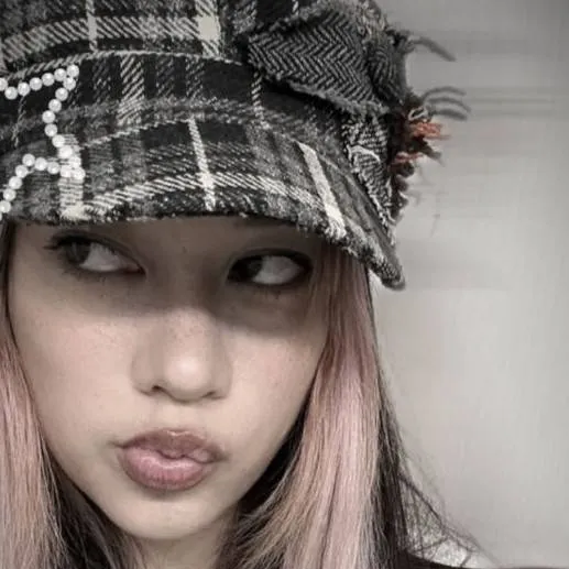 chat with ai character: Megan 