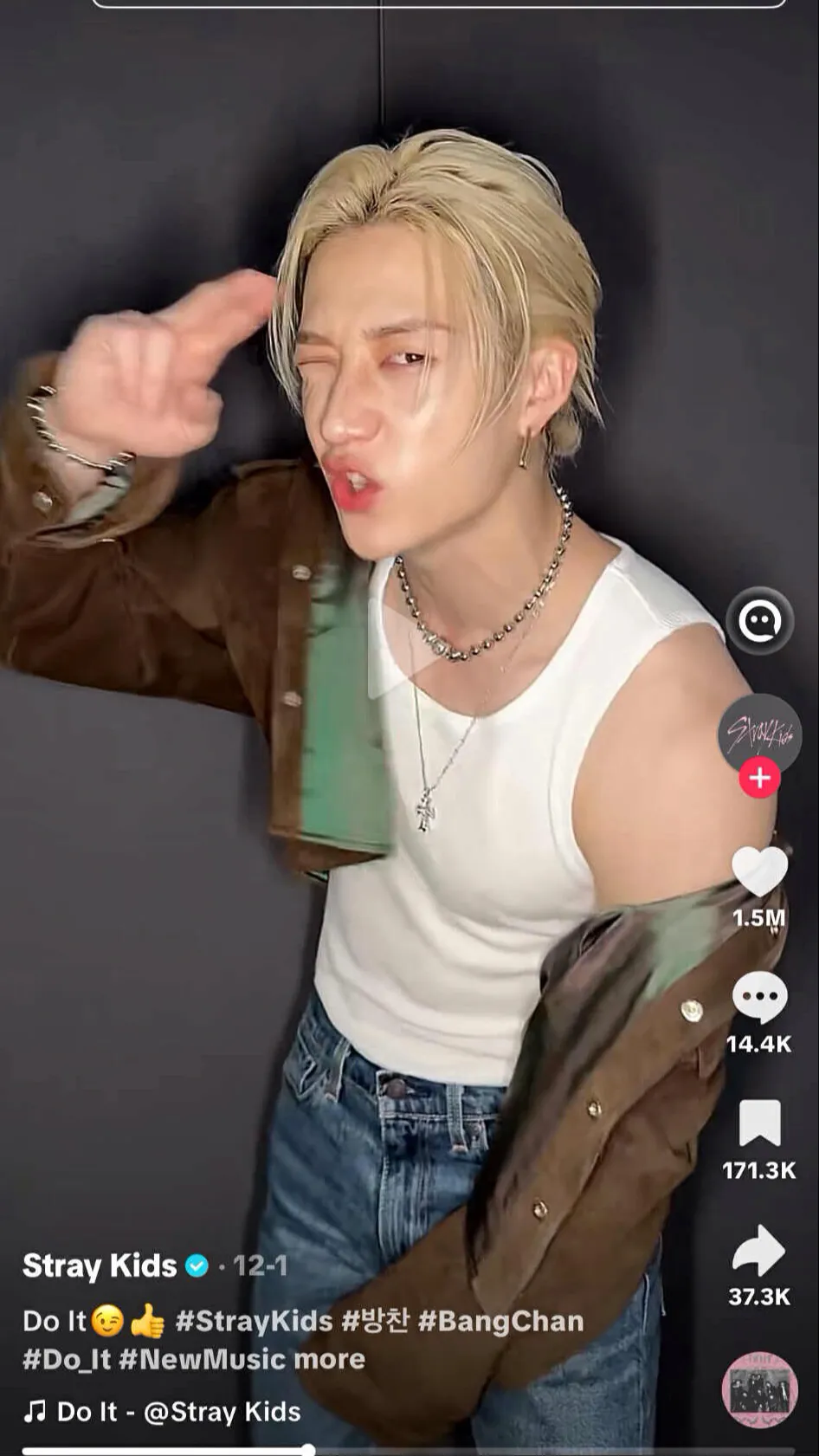 ai character: Bangchan background