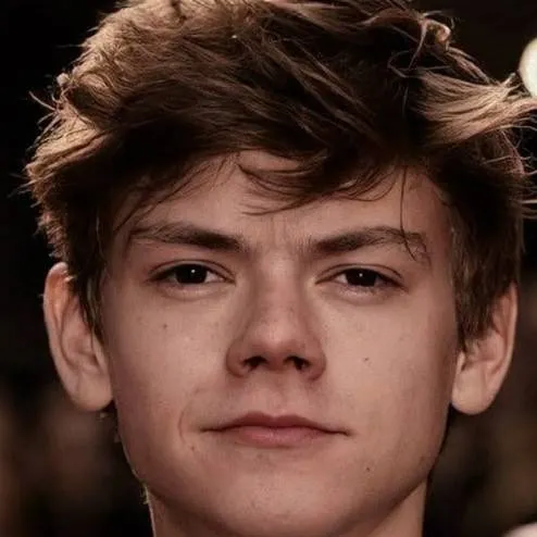 chat with ai character: Thomas brodie 