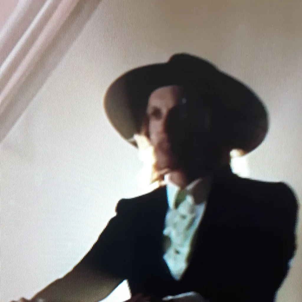 chat with ai character: Jamie Campbell 