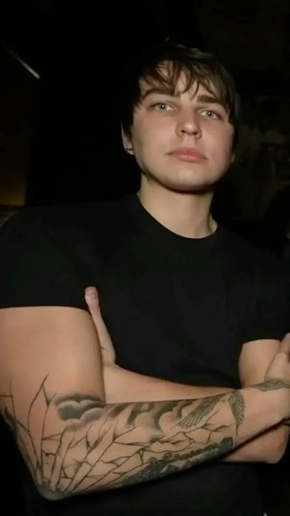 ai character: Colby Brock  background