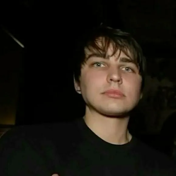 chat with ai character: Colby Brock 