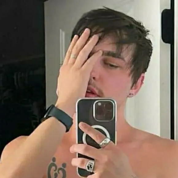 chat with ai character: Colby Brock 