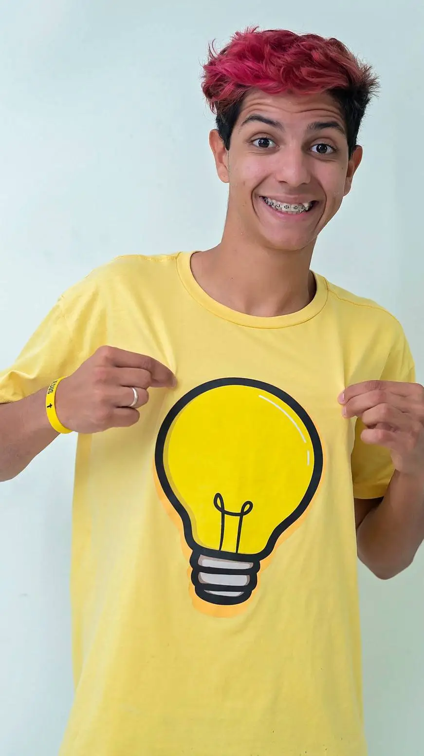 ai character: leozinho background