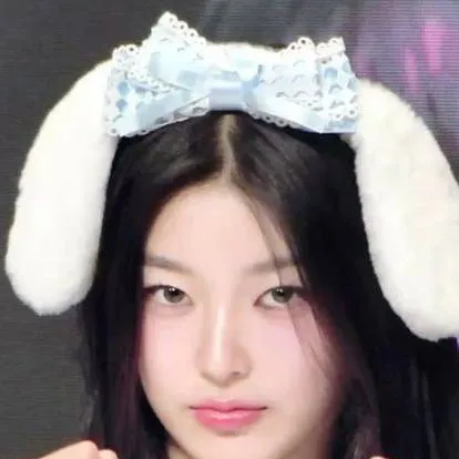 chat with ai character: Yoonchae 