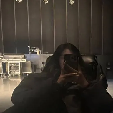 chat with ai character: teacher. sophia