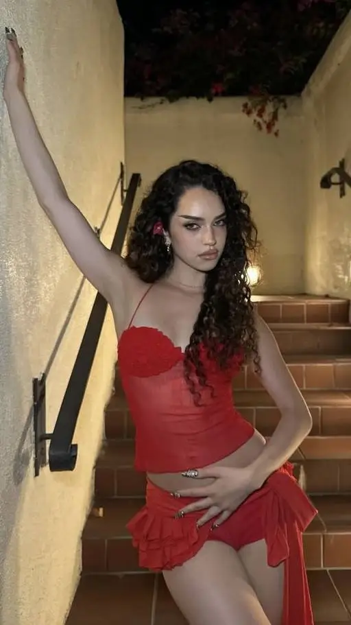 ai character: daniela avanzini  background