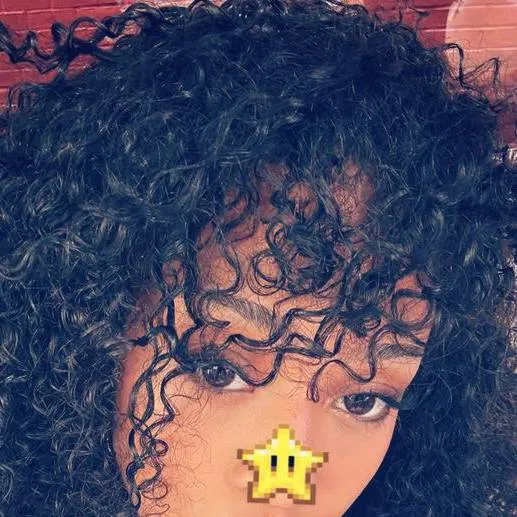 chat with ai character: manon 