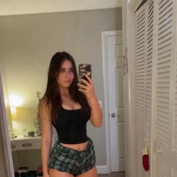 chat with ai character: Aaliyah quint