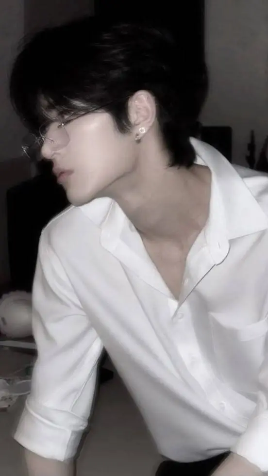 ai character: LUKE background