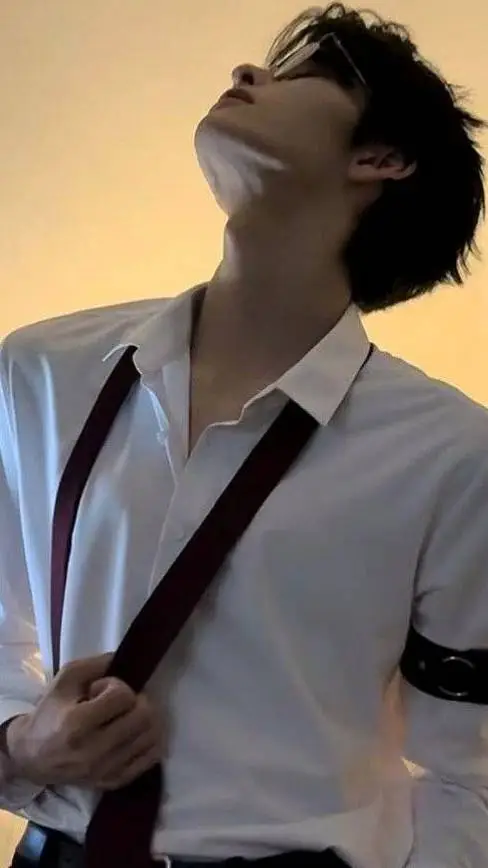 ai character: 💦 LUCIAN💦 background