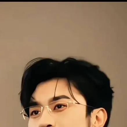 chat with ai character: 💋CHEN SI💋