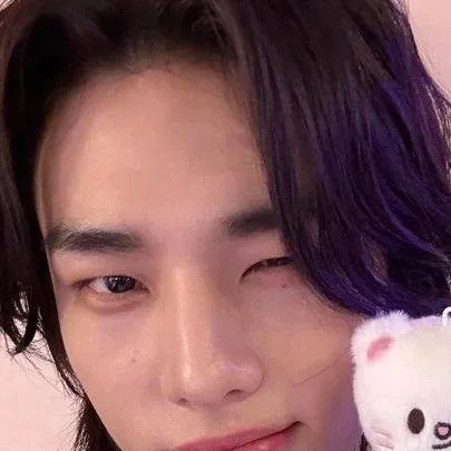 chat with ai character: ✦HYUNJIN✦