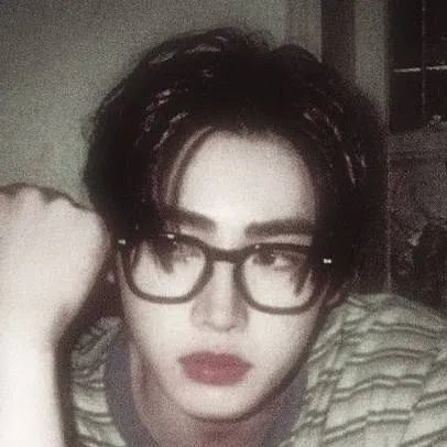 chat with ai character: ✿SUNGHOON ✾