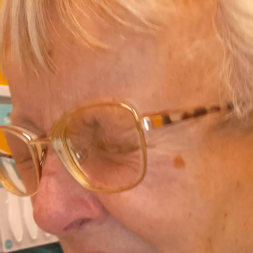 chat with ai character: Annette