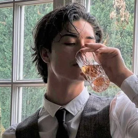 chat with ai character: Alessandro