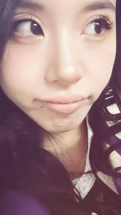 ai character: Son Chaeyoung background