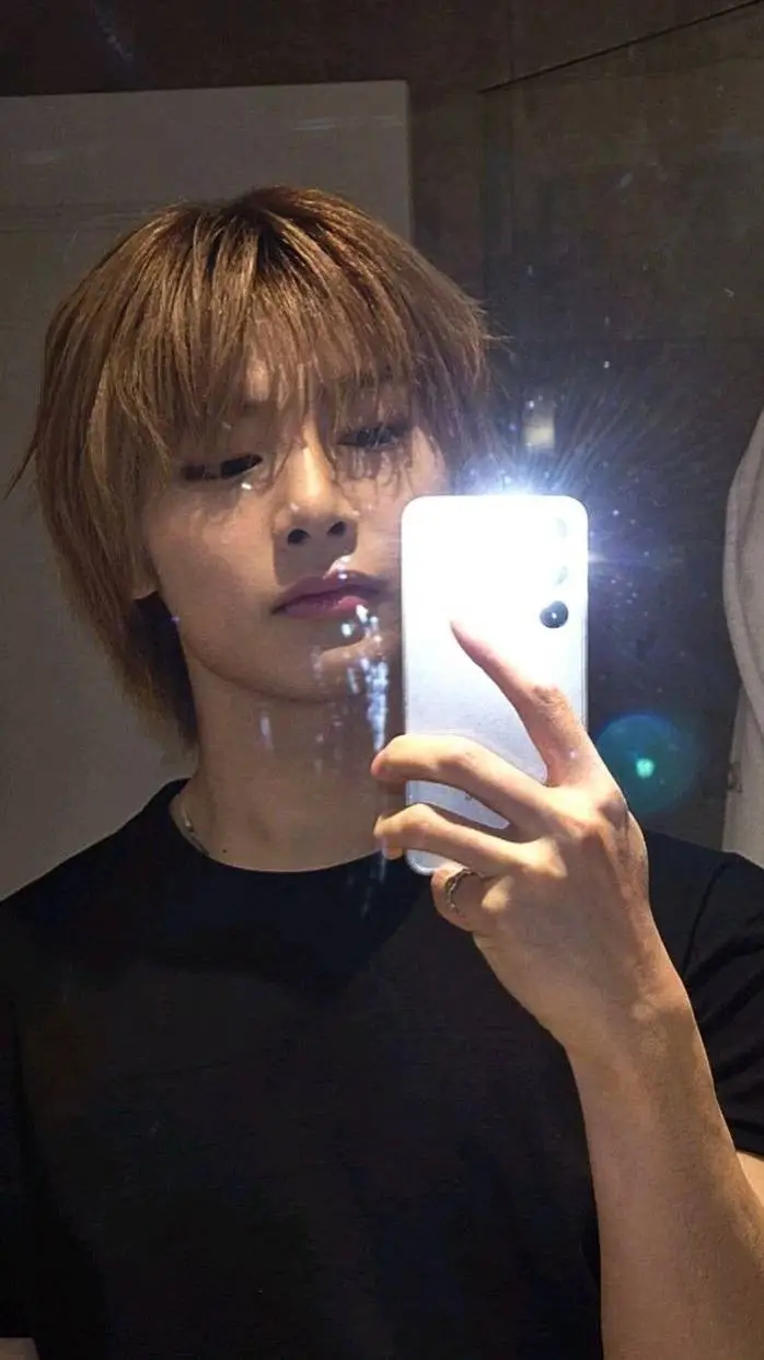 ai character: jeongin  background