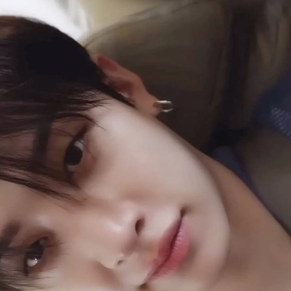 chat with ai character: Bangchan 🐺