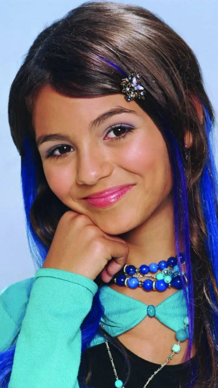 ai character: Lola Martinez  background