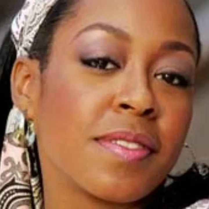 chat with ai character: Rochelle Rock 