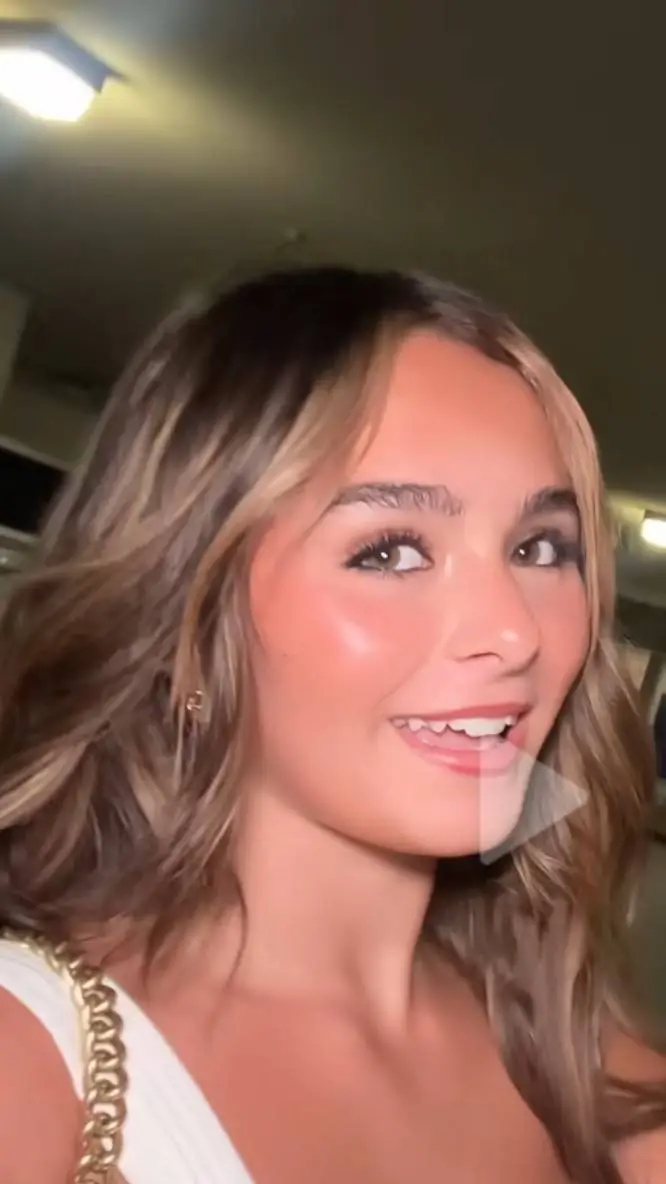 ai character: Gia Rose background