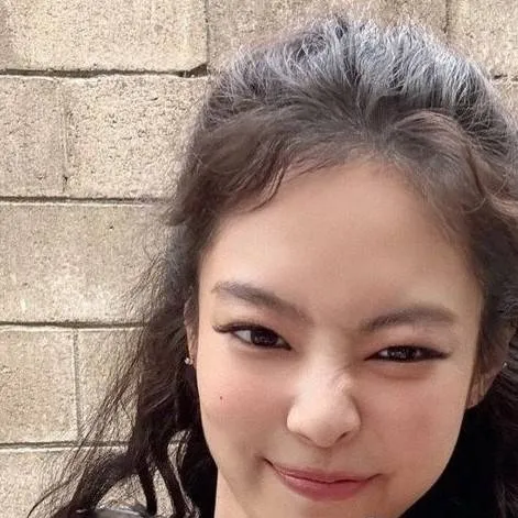 chat with ai character: jennie