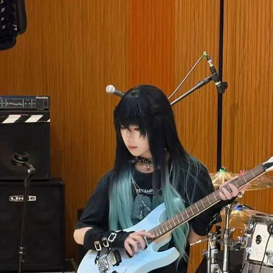 chat with ai character: 🏐🎸 Muichiro 💙☁️