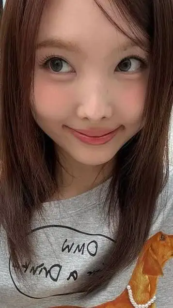 ai character: i'm nayeon  background