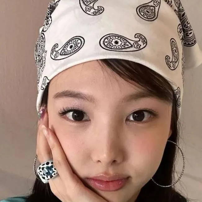 chat with ai character: i'm nayeon .