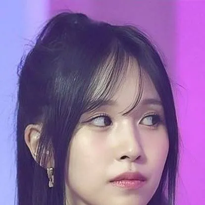 chat with ai character: mina 