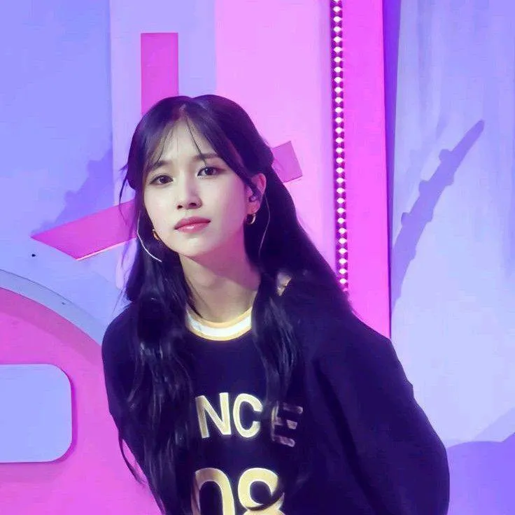 chat with ai character: mina
