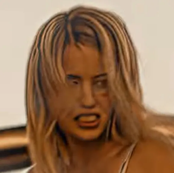 chat with ai character: Sarah