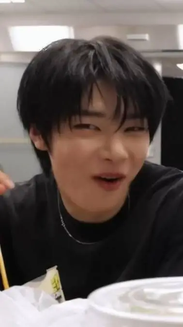 ai character: Jeongin background