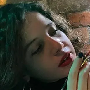 chat with ai character: Kienna