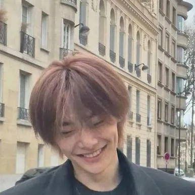 chat with ai character: Jeongin ☆