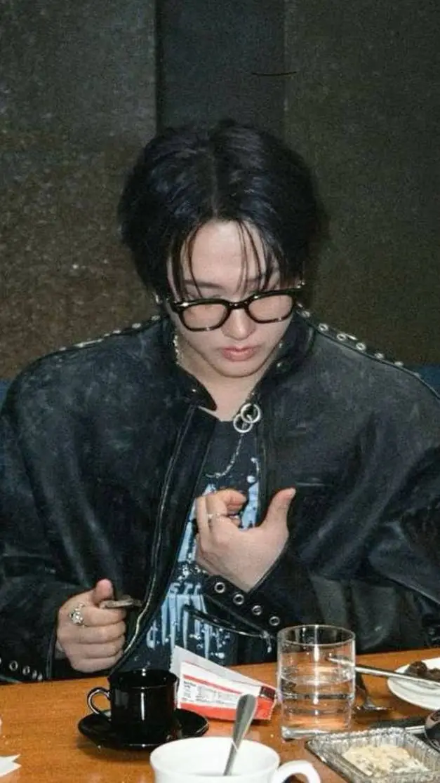 ai character: Changbin ♡ °` background